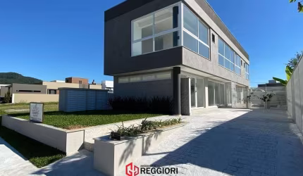 EXELENTE CASA EM CONDOMÍNIO COM 3 SUÍTES 3 5 VAGAS