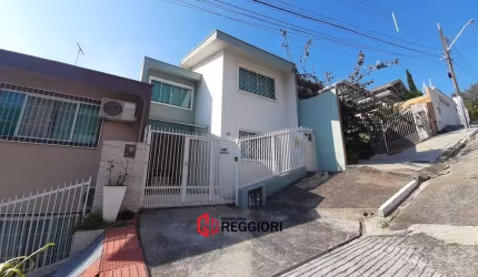OPORTUNIDADE! SOBRADO 3 DORM 1 VAGA NAÇÕES BC