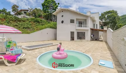 CASA ALTO PADRÃO 4 SUÍTES E 2 VAGAS NAÇÕES BC