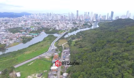TERRENO DIVISA BAL CAMBRIÚ E CAMBORIÚ 31.680m²