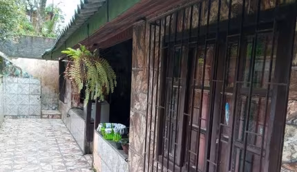 TERRENO COM DUAS CASAS INVESTIDOR EM BAL CAMBORIÚ