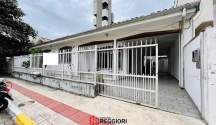 CASA 2 PISOS 380 MTS CENTRO BALNEÁRIO CAMBORIÚ