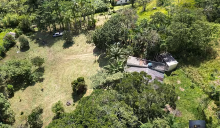 Chácara à venda com área de 16.800m². Juquitiba/SP.