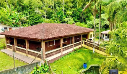 Chácara à Venda 3.900m2 Área Terreno, 300m2 Área Construída, Piscina, Pomar, Área Gourmet - Bairro dos Padeiros - Juquitiba/SP