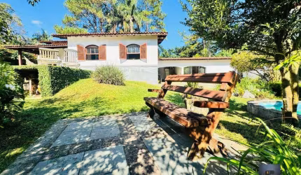 Casa 04 Dormitórios, Piscina, Quintal com Pomar a venda - Condomínio Chácaras da Represinha - Cotia/SP