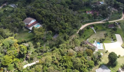 Chácara à venda Bairro do Monjolo 06 Km Centro de Juquitiba/SP. Tereno 4.600m²
