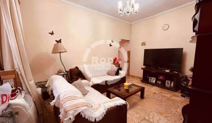 Casa isolada com 3 quartos no bairro do Marapé, em Santos SP.