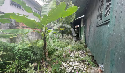 Terreno a venda em Santos, localizado no bairro do Boqueirão.