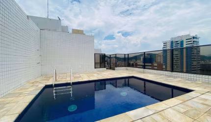 Cobertura Duplex 1 quadra e meia da Praia, com piscina e área de lazer no prédio para conforto de toda a família