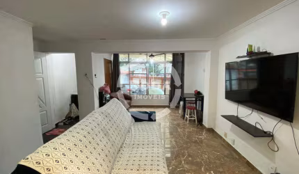 Sobrado Geminado á venda no Marapé em Santos.