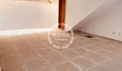 Triplex de condomínio em Santos no Campo Grande de 2 dormitórios.