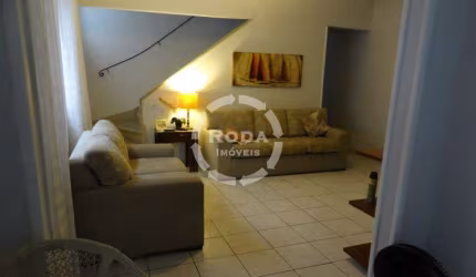 Oportunidade de Transformação: Casa de 4 Quartos e 3 Vagas com muito Potencial