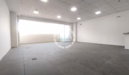 Sala comercial a venda em Santos, localizada no Centro.