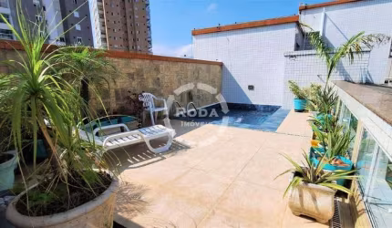 Cobertura Duplex com piscina, 3 Quartos, 4 banheiros e 2 vagas de garagem paralelas demarcadas