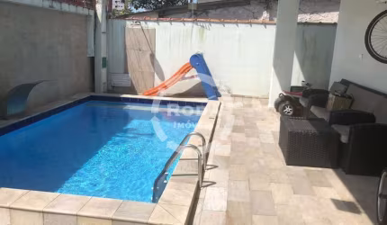 Sobrado para Venda com Piscina na Ponta da Praia com 3 quartos suítes em Santos