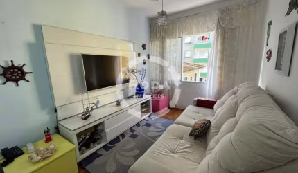 Apartamento 01 quarto, prédio frente mar com elevador e portaria, ótima localização no bairro do Embaré.