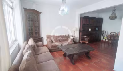 Casa tipo sobrado a venda em Santos, localizado no bairro do Boqueirão.