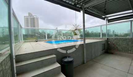 COBERTURA DUPLEX COM PISCINA PRIVATIVA A VENDA, EM SANTOS, LOCALIZADA NA PONTA DA PRAIA