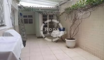 Belíssimo sobrado a venda em Santos, bem localizada no Boqueirão.