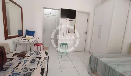 Kitnet próximo da praia em Santos no Embaré a 1 quadra da praia.