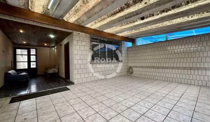 Casa a venda em Santos, localizada no bairro da Aparecida.