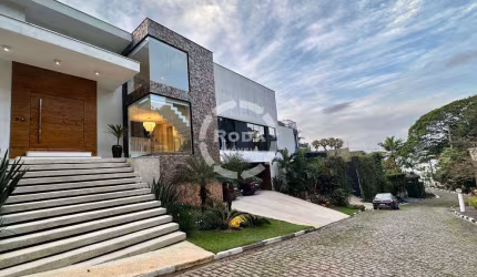 Casa de alto padrão em condomínio fechado a venda em Santos, localizada no bairro Santa Terezinha.