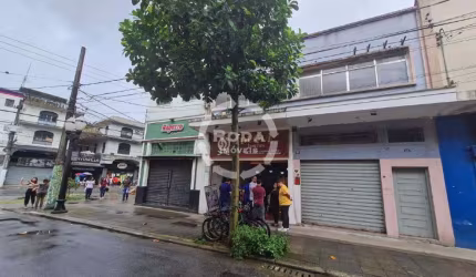 Loja Comercial espaçosa do Centro de Santos com cozinha de banheiro