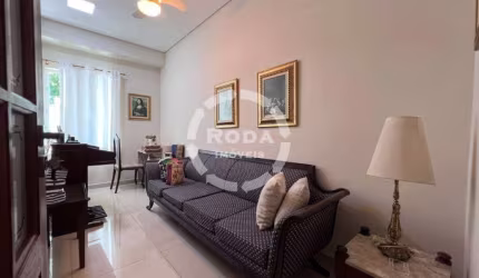Casa sobreposta baixa com quintal e churrasqueira a venda no Boqueirão - Santos/SP