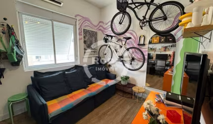 Excelente Sala Living, no Bairro do Embaré - Santos-SP, próximo a praia.