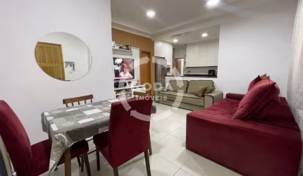 Casa sobreposta baixa à venda, 3 suítes, no bairro do Estuário, em Santos/SP.