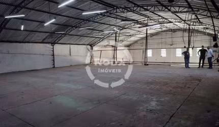Galpão comercial com 972 m²