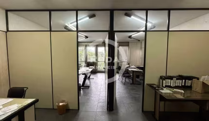 Sala Comercial à Venda no Centro de Santos – 110 m², Vaga Coberta e Portaria 24h