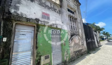 Terreno à venda, na Vila Mathias, em Santos/SP.