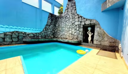 Cobertura Triplex de Alto Padrão na Ponta da Praia, Santos/SP – 4 Suítes, Piscina, Espaço Gourmet e 3 Vagas