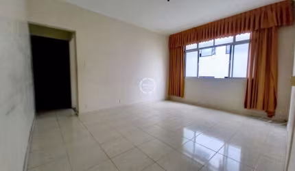 Espaçoso apartamento no Campo Grande
