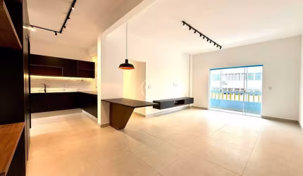 Apartamento Reformado e Modernizado no Coração do Gonzaga – Praça Independência.