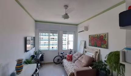 Apartamento de 2 Dormitórios Frente ao Mar no Embaré, Andar Alto e Totalmente Reformado