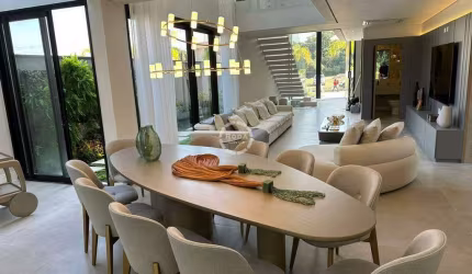 Casa de luxo, com 6 Suítes e 4 Vaga de Garagem!