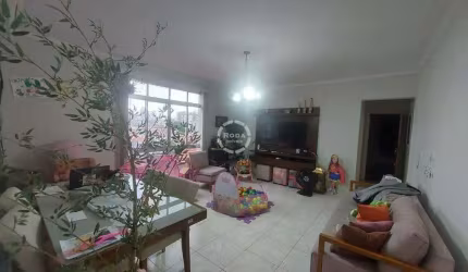 Apartamento 2 dormitórios de frente com garagem demarcada à Venda no Embaré -Santos