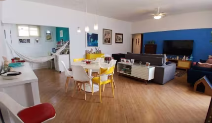 Apartamento à venda, 2 dormitórios, frente a Praia do Gonzaga, em Santos-SP