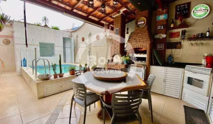 Casa com lazer à venda na Ponta da Praia!!!