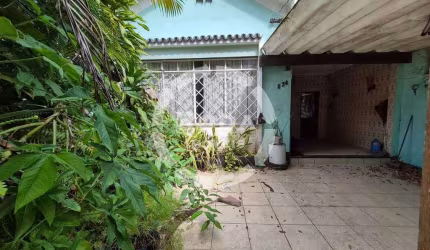Casa ampla geminada 2 dormitório no bairro da Aparecida, Santos (SP)