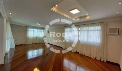 Amplo apartamento com 3 dormitórios (2 suítes), 180 m² e 3 vagas demarcadas no Boqueirão – a 2 quadras da praia!