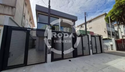 Casa sobreposta alta, 3 dormitórios, Varanda, bairro Embaré, Santos (SP).
