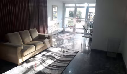 Apartamento Espaçoso à Venda na Ponta da Praia - 3 Dormitórios e 1 Suíte