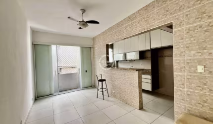 Apartamento reformado a uma quadra da praia no Boqueirão!