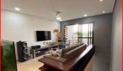 Sobrado À Venda com 200m², 3 Quartos com Espaço Gourmet e 5 Vagas