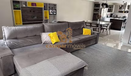 Sobrado à Venda com 307m², 3 Suítes e 6 Vagas, Alto Padrão