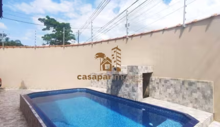 Casa à Venda em Itanhaém com 2 Quartos, Piscina e Churrasqueira