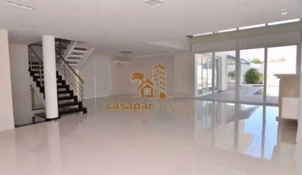 Sobrado em Condomínio Fechado com 580m², 4 Quartos no Espaço Cerâmica